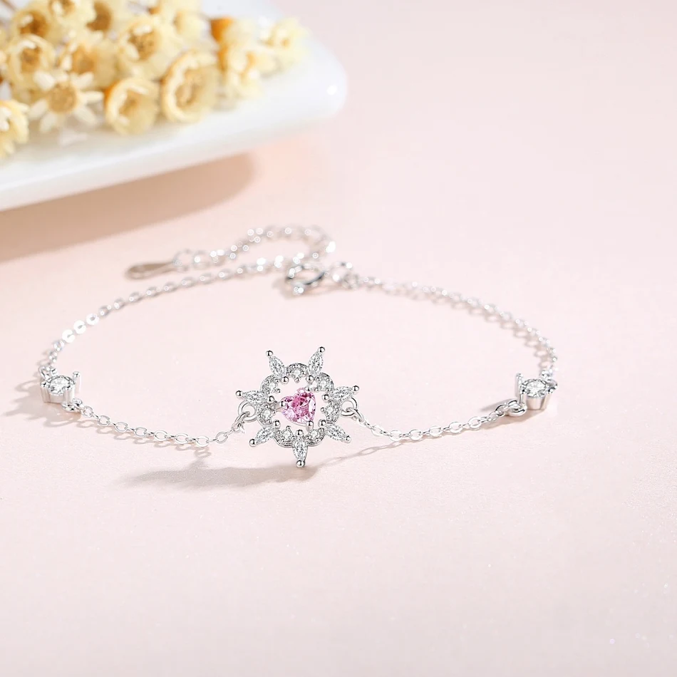 Bracelet cœur tournesol en argent sterling pour femmes, design haut de gamme. Un bijou floral élégant et durable.