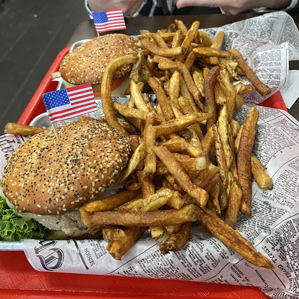 Turkey burgers with gluten free bun and fries