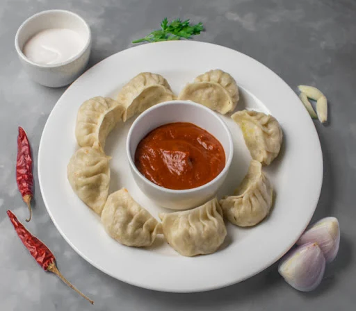 Veg Steamed Momos (8 Pcs)