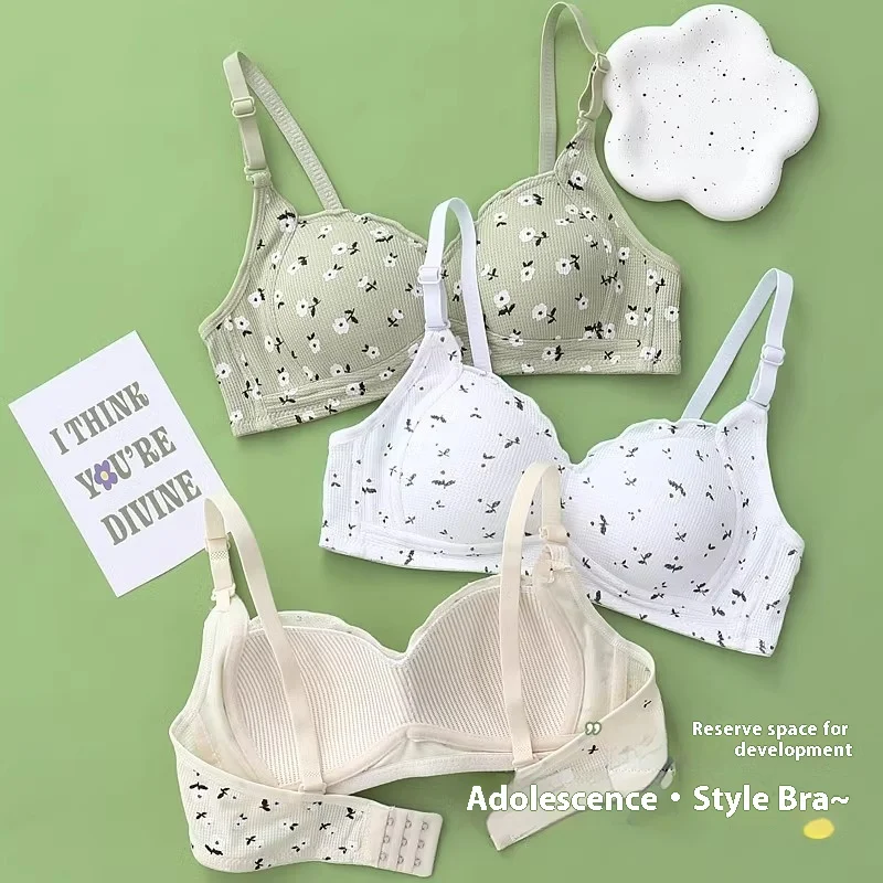 Soutien-gorge fin sans armatures, lingerie sculptante et galbante. Confortable et discret pour un maintien optimal et une poitrine sublimée.