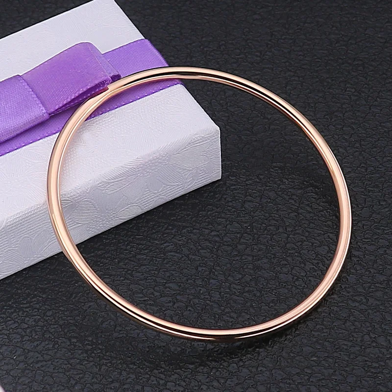 Title 4, Bracelet simple et personnalisé en acier titane...