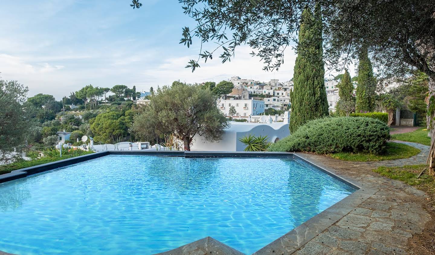 Villa with pool and garden Capri