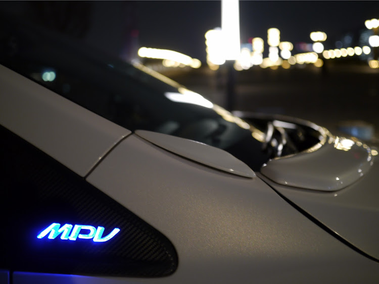 MPVのマツダ100周年・夜練撮影・観覧車と愛車に関するカスタム事例の投稿画像1枚目