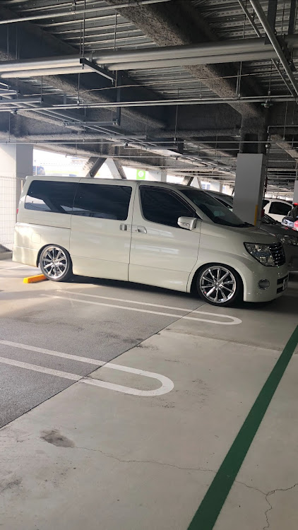 エルグランドのksさんが投稿したカスタム事例の投稿画像1枚目
