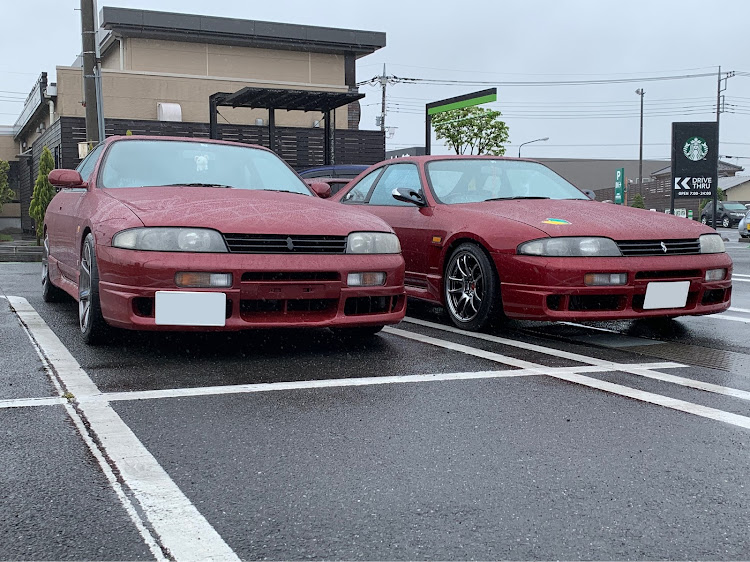 スカイラインのプチオフ会・ECR33・純正ワインレッドに関するカスタム事例の投稿画像2枚目