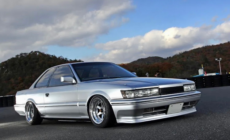 4649さんが投稿したレパードF31・日産車・角張り・あぶない刑事に関するカスタム事例の投稿画像1枚目