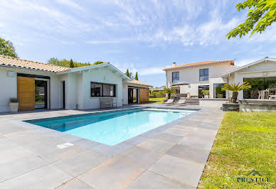 Maison avec piscine et terrasse 2