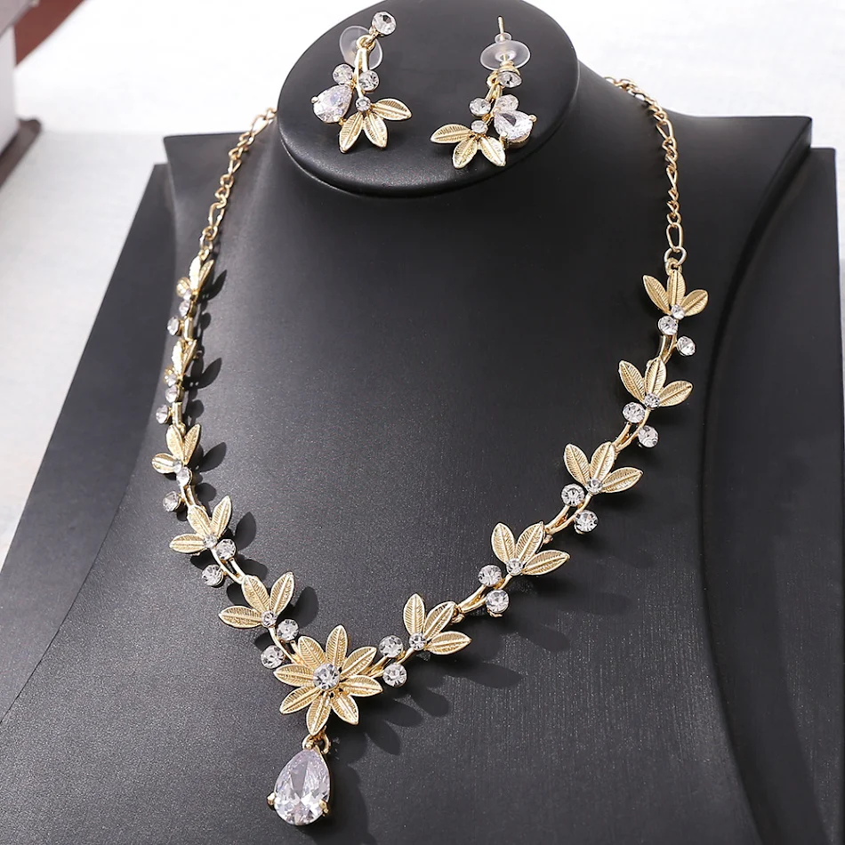 Ensemble collier et boucles d'oreilles zircon pour mariée, deux pièces, idéal pour sublimer votre tenue de mariage et briller.