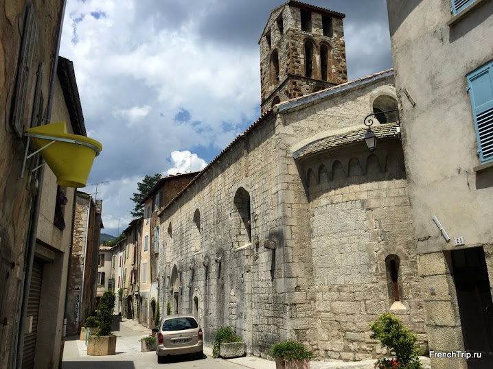 Eglise St Victor - церковь св. Виктора, достопримечательности Castellane (Кастеллан), путеводитель по городу, путеводитель по Провансу, путеводитель по Франции