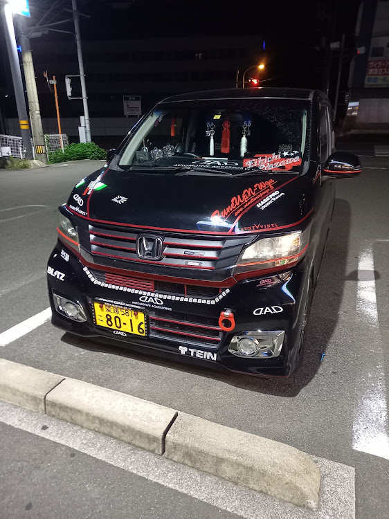 N-WGN カスタムの洗車・コンビニ駐車場にて・ナビバイザー・猫耳？・いつもいいね＆コメントありがとうございます🥰に関するカスタム事例の投稿画像2枚目