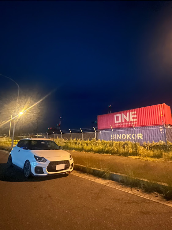 スイフトスポーツのいつもいいね👍ありがとうございます😊・大分市・夜の撮り活・iPhone13・夜の埠頭に関するカスタム事例の投稿画像3枚目