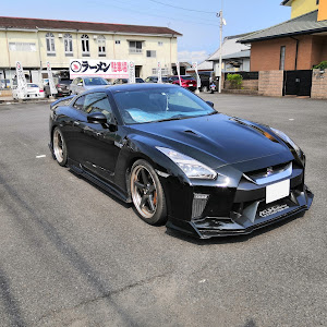 NISSAN GT-R