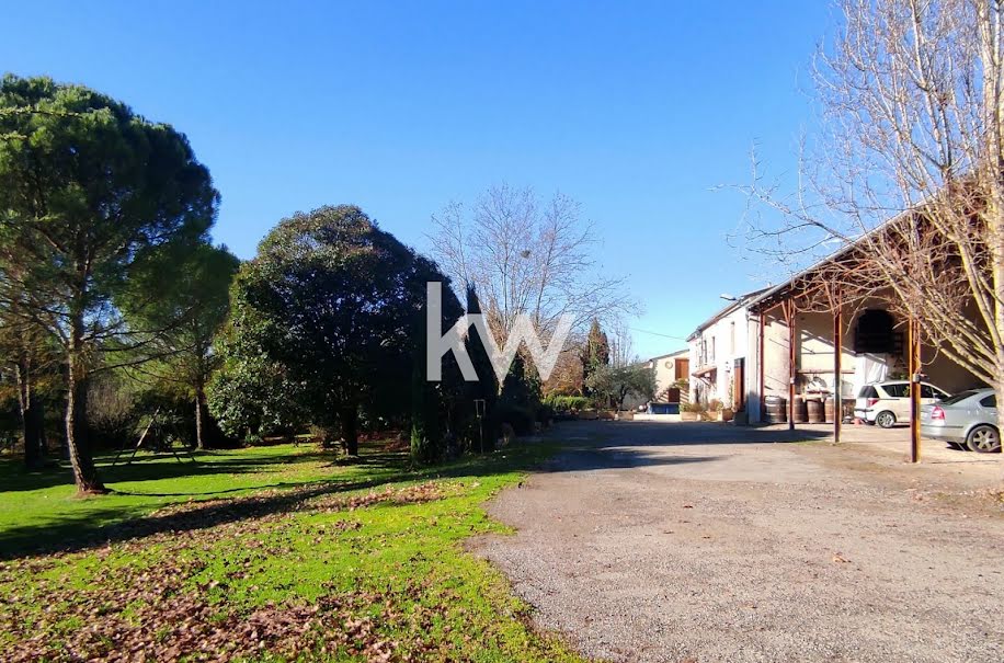 Vente ferme 9 pièces 360 m² à Castelnaudary (11400), 399 000 €