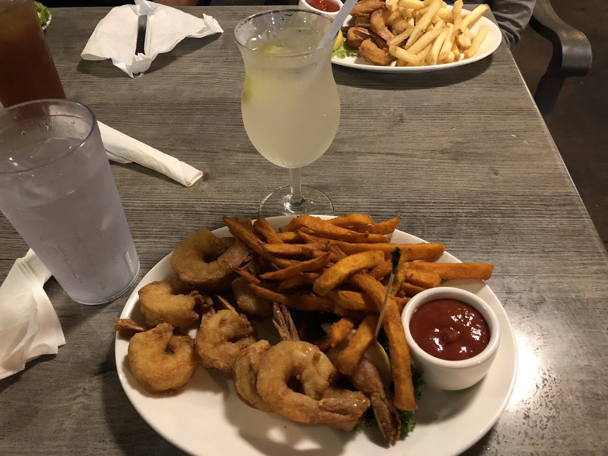 GF fried shrimp, sweet potato fries and GF Moscow Mule!