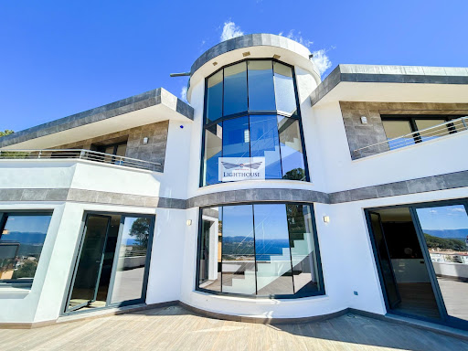 Propriété avec piscine 1