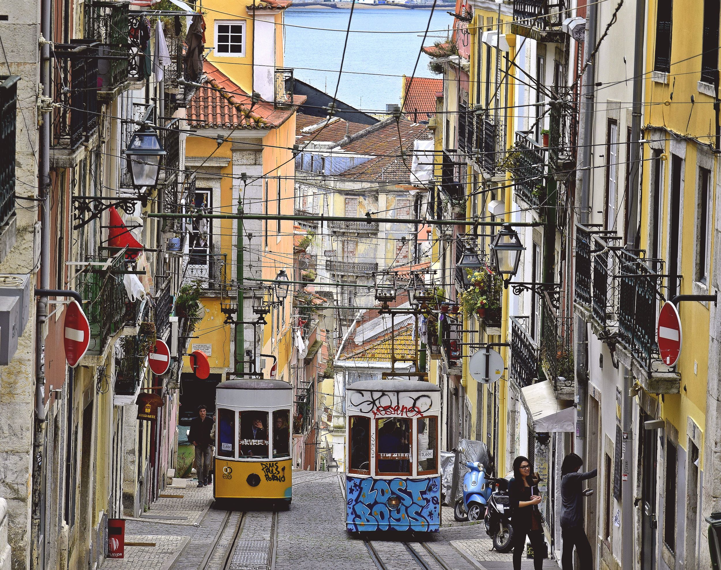 Nel centro di Lisbona  di Luciano Fontebasso