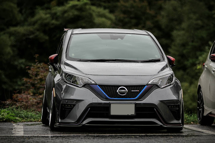 ノートのPageOne・pickupされたい・冬仕様・車高調整に関するカスタム事例の投稿画像1枚目