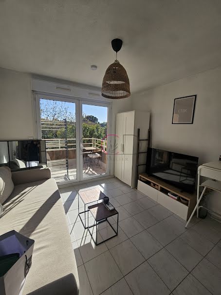 Location  appartement 1 pièce 20 m² à Aix-en-Provence (13090), 720 €