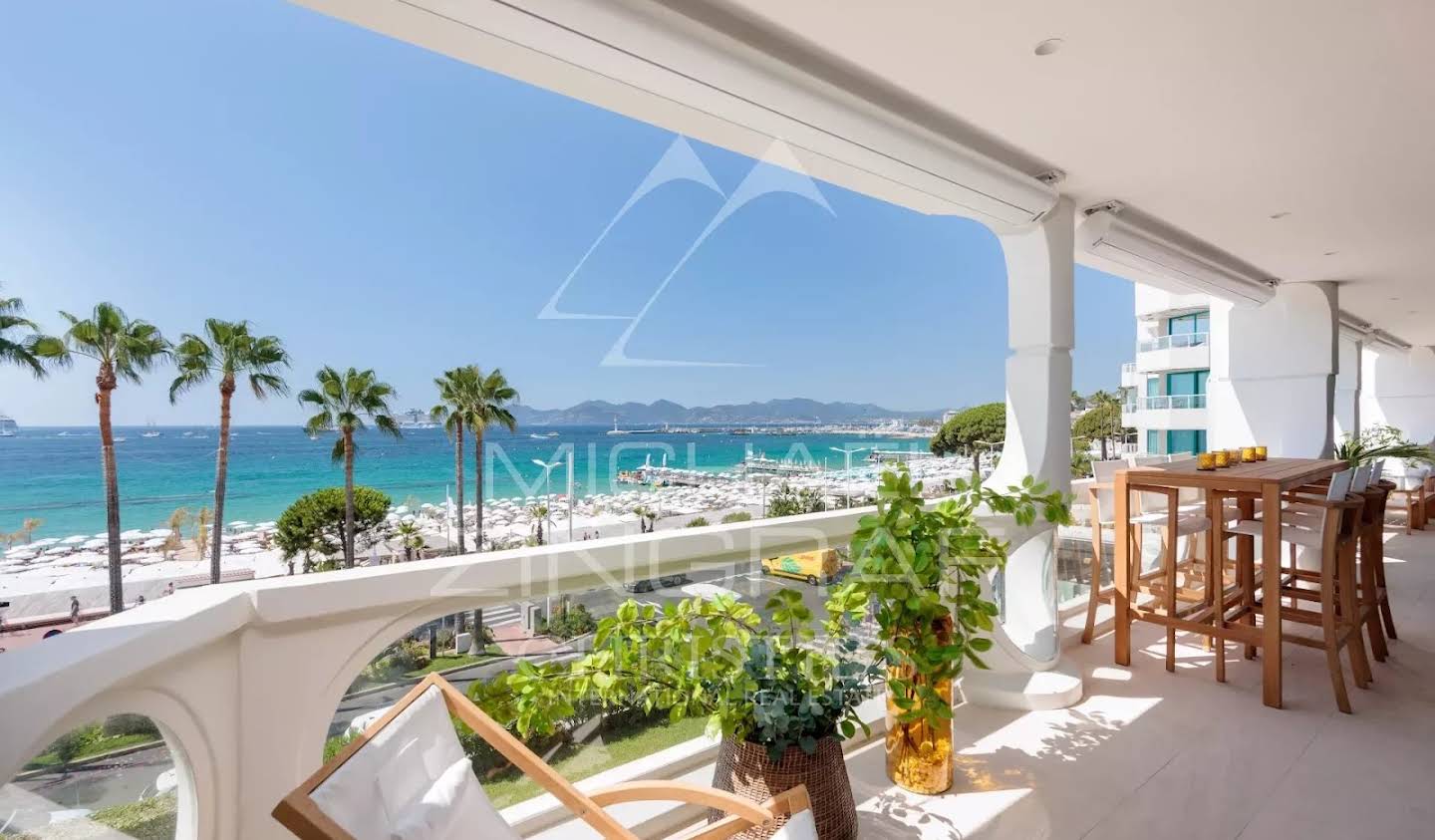 Apartment with terrace Cannes