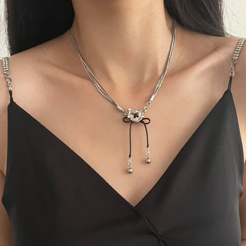 Collar con lazo de costura Love Button, adorno elegante. Perfecto para looks femeninos, añade encanto y estilo único a tu atuendo diario.