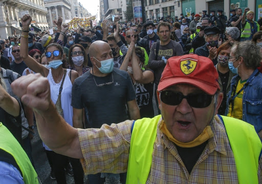 Više od 250 uhapšenih u Parizu na protestu Žutih prsluka