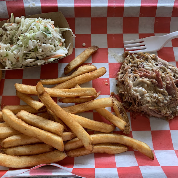 Pulled pork w/garlic aioli, cole slaw & GF FRIES!!