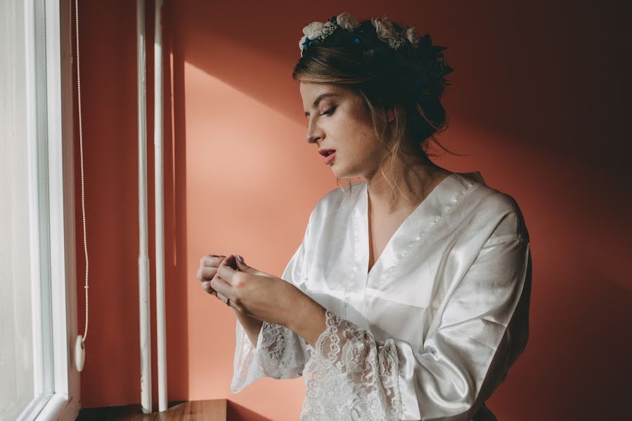 Wedding photographer Martyna Łada (taksiesklada). Photo of 16 December 2019