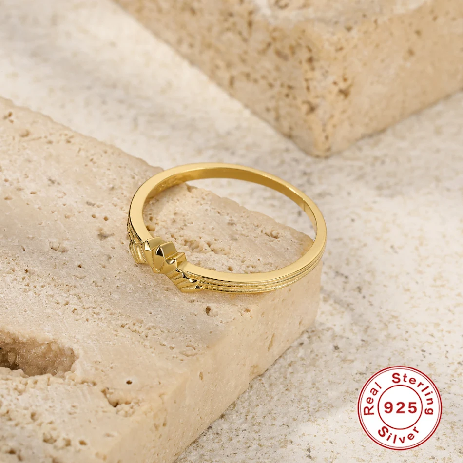 Bague perle fleur rivet en argent sterling S925, symbole d'amour. Bijou élégant, parfait pour un cadeau spécial.