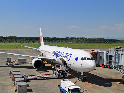 JAL　B767-300　one world塗装　熊本空港にて