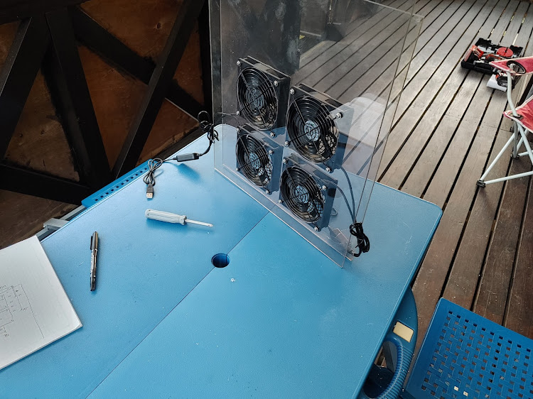ハイエース スーパーロングのDIY・換気扇を製作・すずしいー・ALL☆JAPAN super long owners club・アクリル板加工に関するカスタム事例の投稿画像5枚目