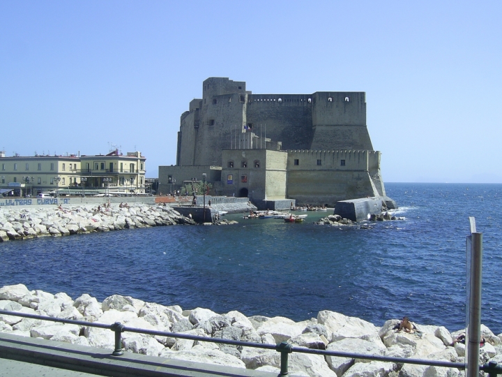 Ai piedi del Castello del Mare di D'ALESSIO