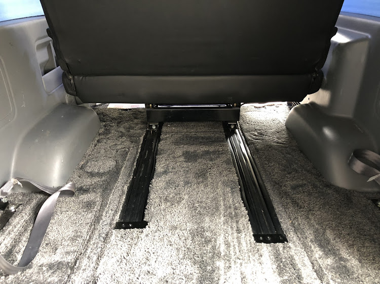 ハイエースバンのDIY・シャコタン風・車検準備・午後から本番🤣に関するカスタム事例の投稿画像5枚目