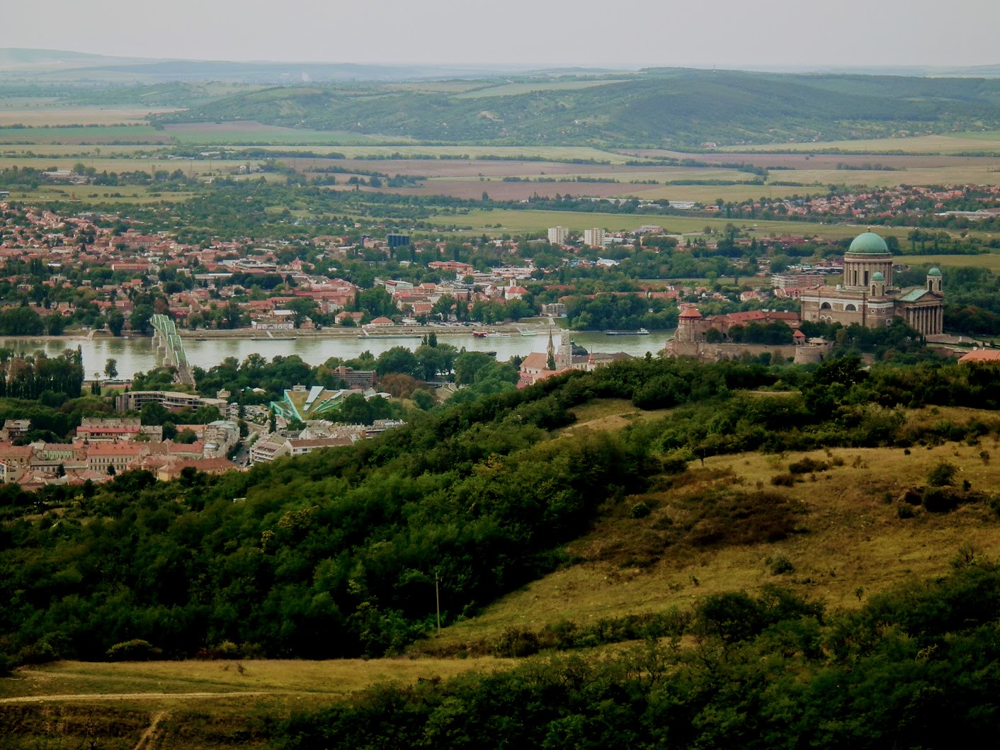 Esztergom - Nagyboldogasszony és Szent Adalbert főszékesegyház (a bazilika kívülről, távolból)