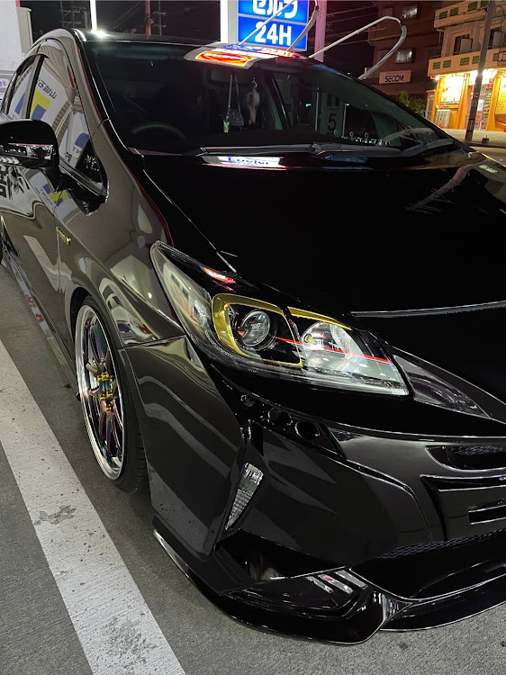 プリウスのヘッド加工・エンブレム塗装・ありがとうございます・目指せPickUpCarsに関するカスタム事例の投稿画像2枚目
