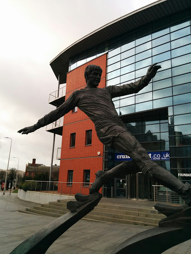 Emlyn Hughes Statue