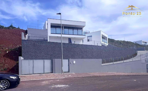 House 3
