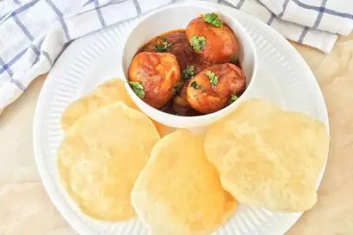 5 Luchi With Egg Curry [2 Eggs]