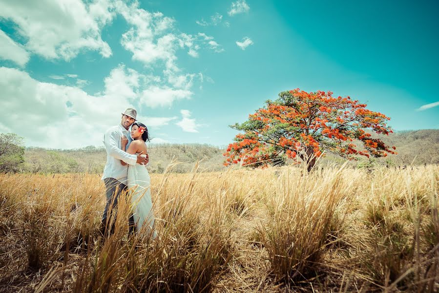 Fotógrafo de bodas Toh Gouttenoire (tohgouttenoire). Foto del 13 de febrero 2019