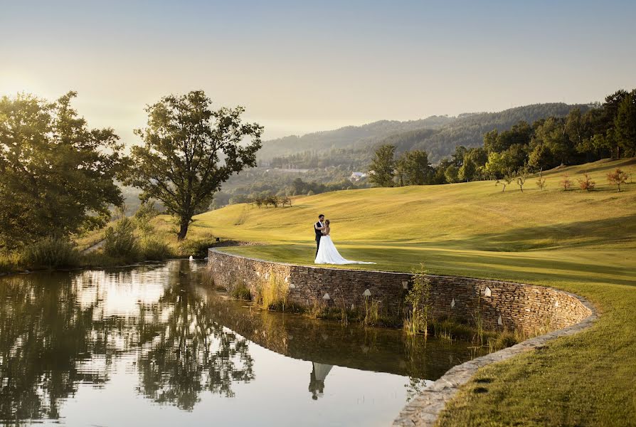 Fotografo di matrimoni Elmir Ibrisevic (goldenweddings1). Foto del 14 febbraio 2022