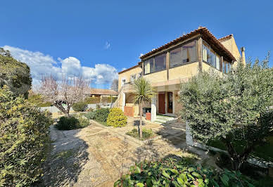 Maison avec terrasse 1