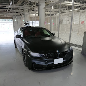 M4 クーペ F82