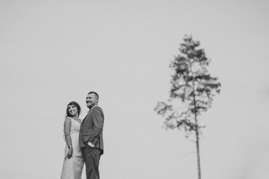 Wedding photographer Tomasz Mosiądz (vintageartstudio). Photo of 17 September 2017