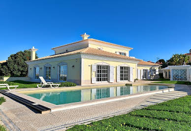 Villa with pool 18