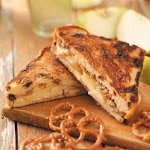 Cinnamon-Apple Grilled Cheese Recipe was pinched from <a href="http://www.tasteofhome.com/Recipes/Cinnamon-Apple-Grilled-Cheese" target="_blank">www.tasteofhome.com.</a>