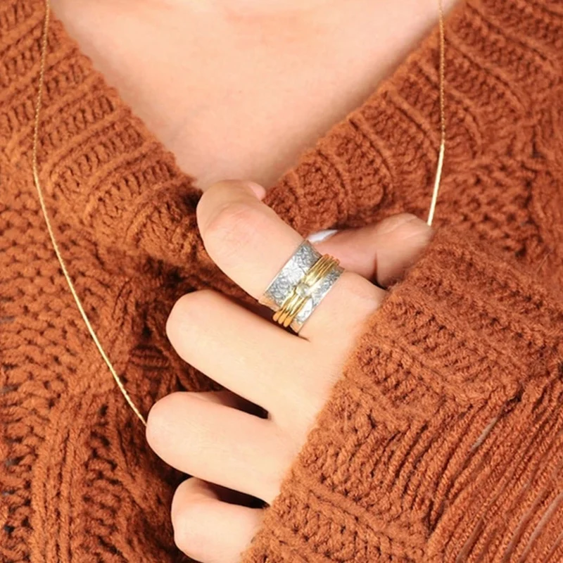 Anéis Retrô Brancos com Gemas Incrustadas para Homens e Mulheres