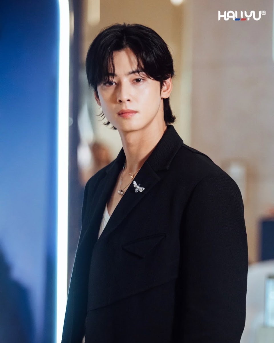 ASTRO's Cha Eunwoo Is Going Viral For His Celebrity Interactions At A  Recent Chaumet Event - Koreaboo