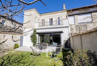 Maison avec jardin et terrasse 1