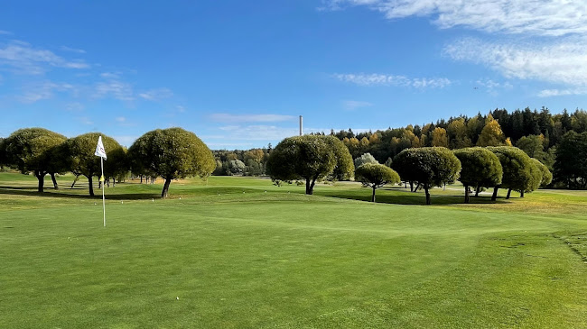 Kauden 2024 aikana käydään läpi kotisivulla Espoon Golfseuran väylien paikallissääntöjä ja ominaispiirteitä oppaan muodossa. Ensimmäisenä väylien 1 ja 18 välinen out-linja