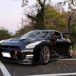 NISSAN GT-R