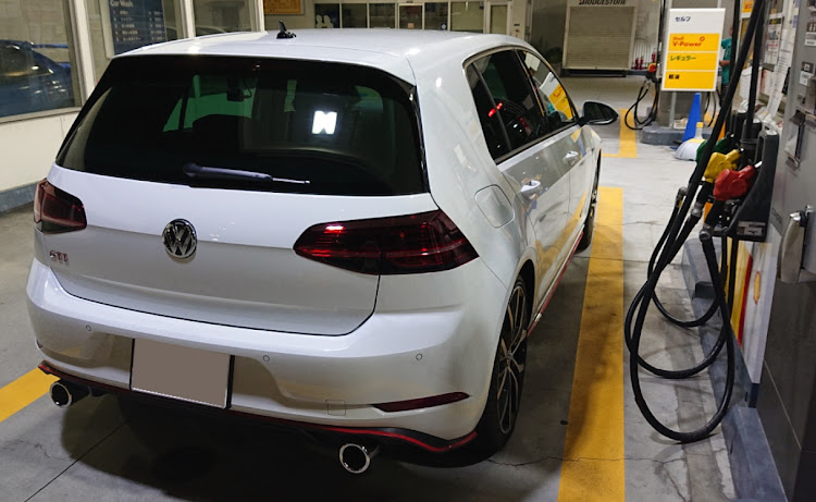 ゴルフGTIのガソスタは盛れる・給油⛽に関するカスタム事例の投稿画像1枚目